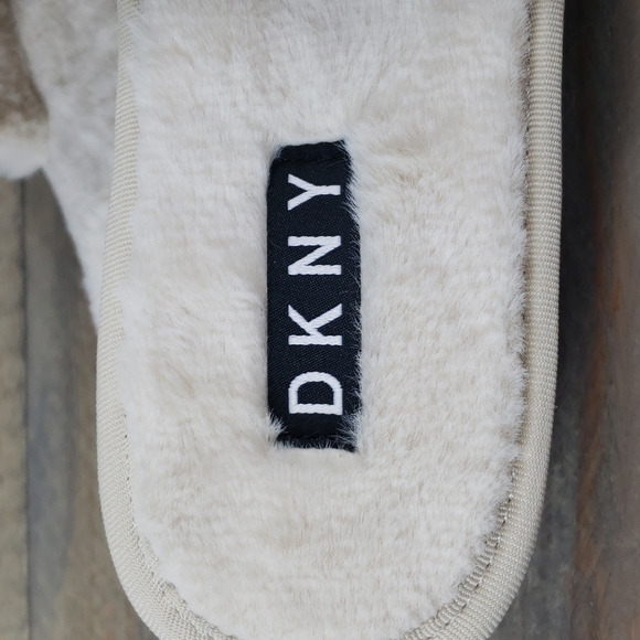 DKNY Logo Faux Fur Rabbit Women's Slides Slippers Beige - Picture 7 of 9